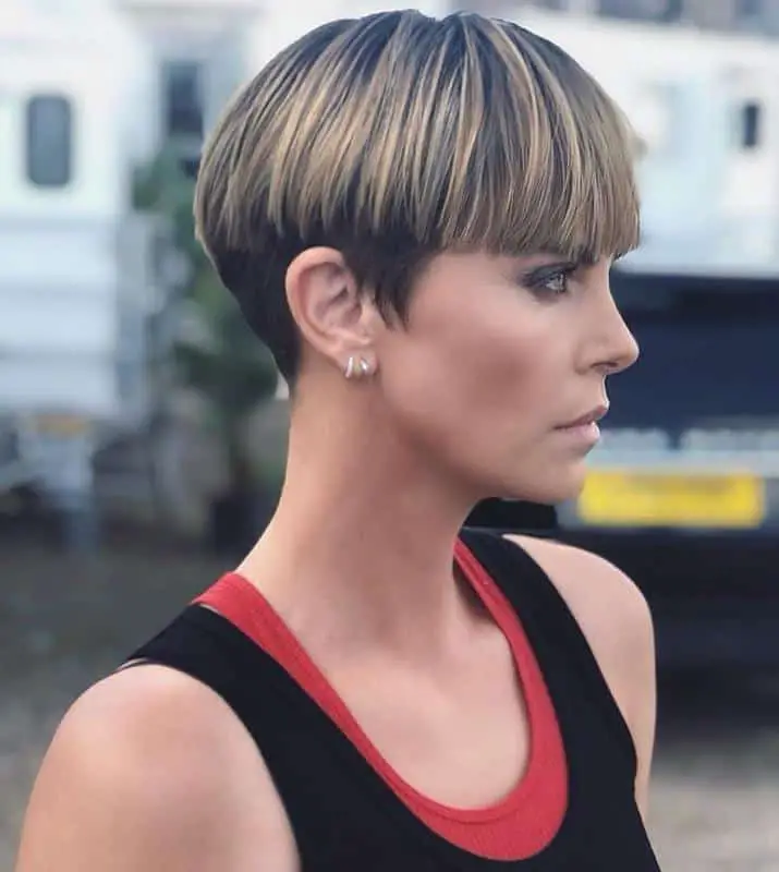 30+ Best Haircuts for Tall Skinny Girls (2023 Update) 13 Smooth Bowl Cut for Tall Skinny Girl