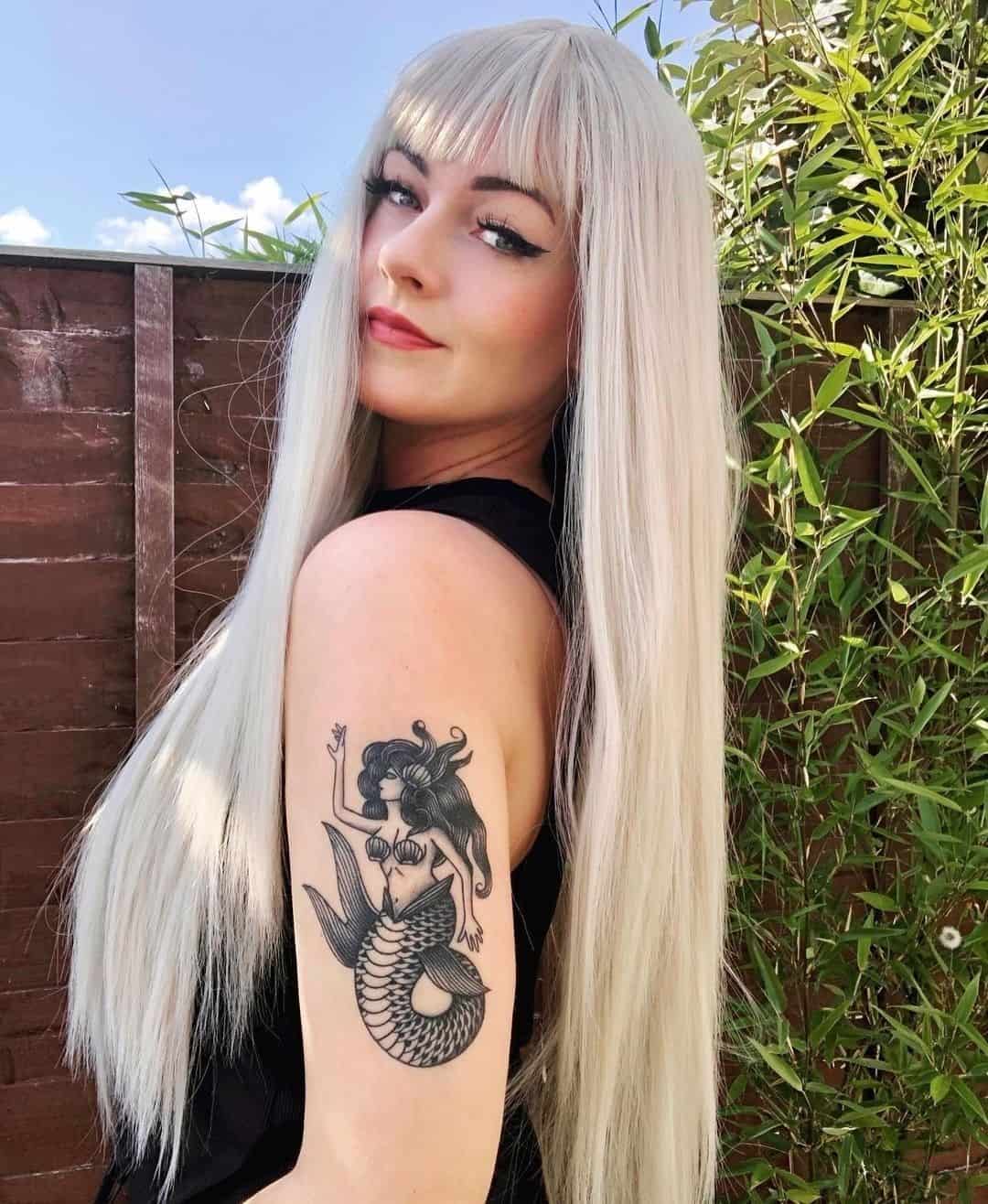 Super Long Platinum Blonde Hair For Small Foreheads 