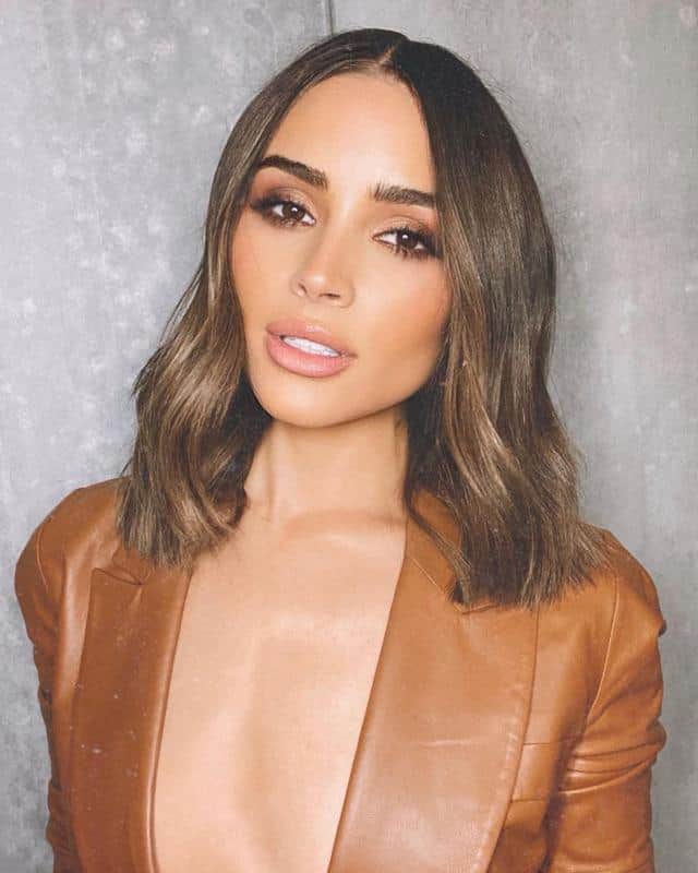 30+ Low Maintenance Haircuts for Thick Hair (2023 Update) 12 The Lob for Thick Hair