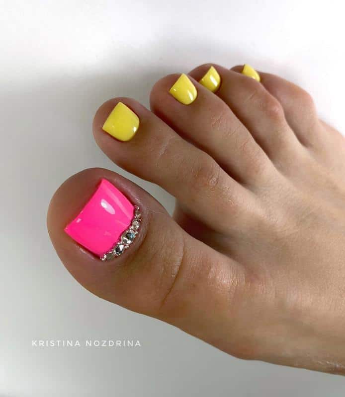 30 Magnificent Toe Nail Designs for Your Ideal Look (2023 Update) 11 Toe Nail Designs With Rhinestones