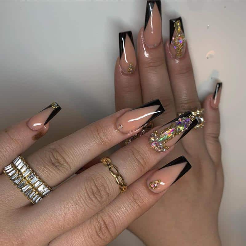 60 Elegant French Tip Nail For A Super Trendy Manicure (2023 Update) 24 V French Nail Tip Design 3