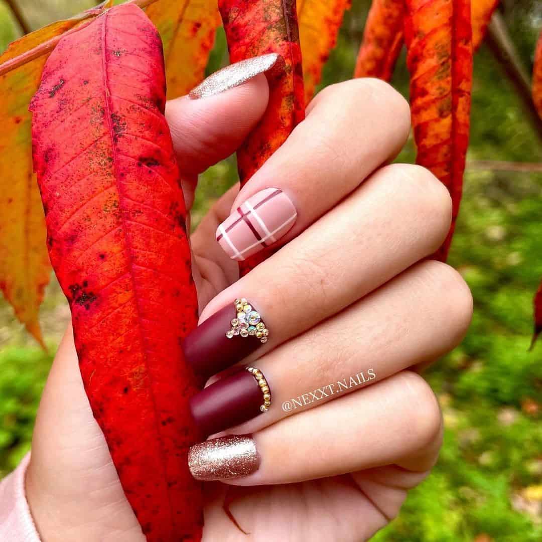 40+ Unique Burgundy Nail Design Ideas (Square & Coffin, Oval & Almond) 16 Burgundy Gel Nail Designs
