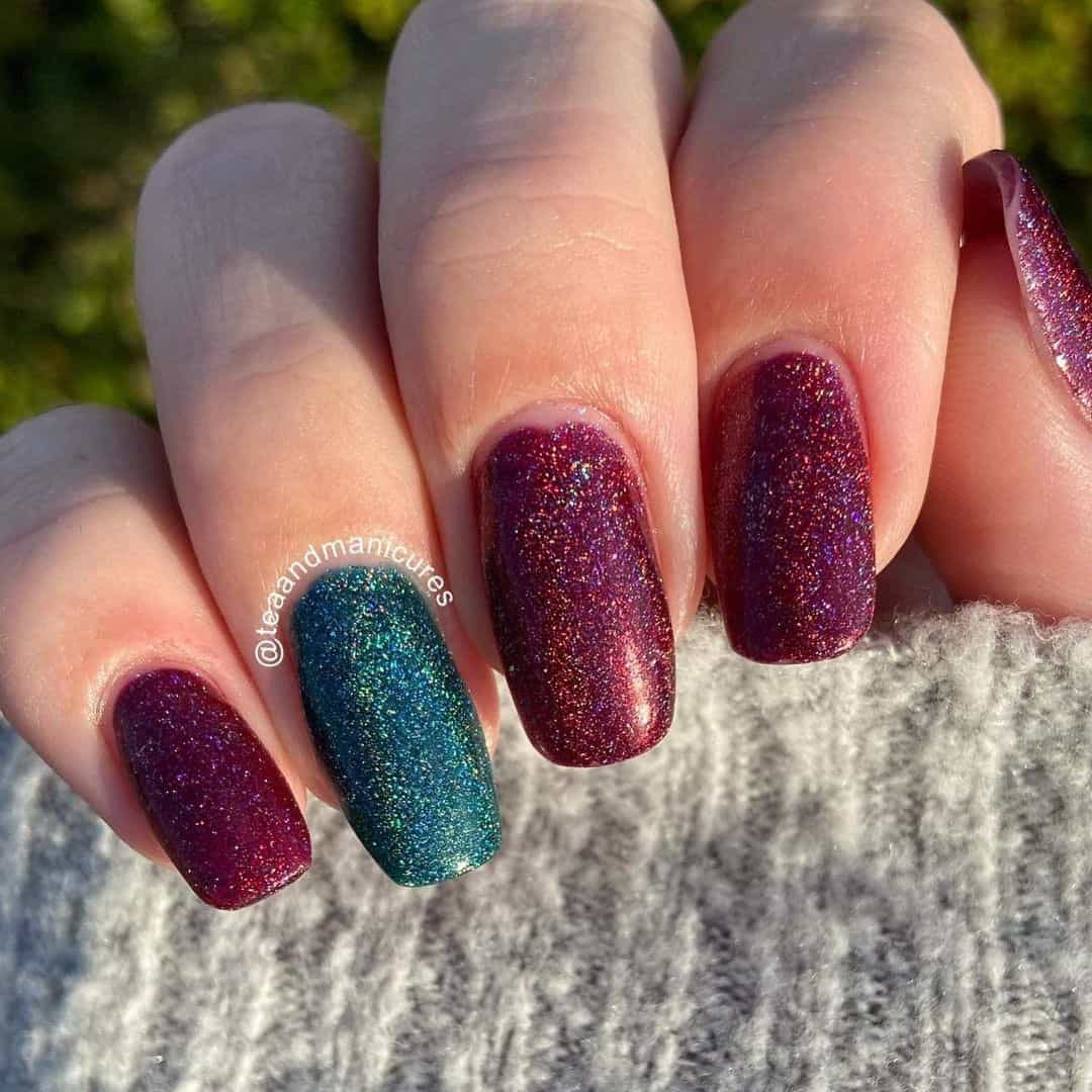 40+ Unique Burgundy Nail Design Ideas (Square & Coffin, Oval & Almond) 18 Glitter Red & Green Nails