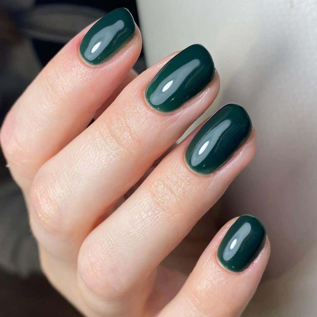 Natural Short Green Winter Nails