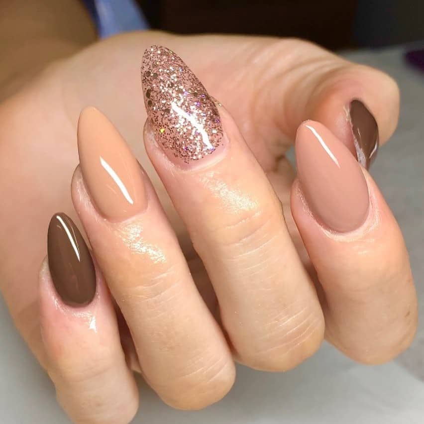 Oval Nude Glitter Nails