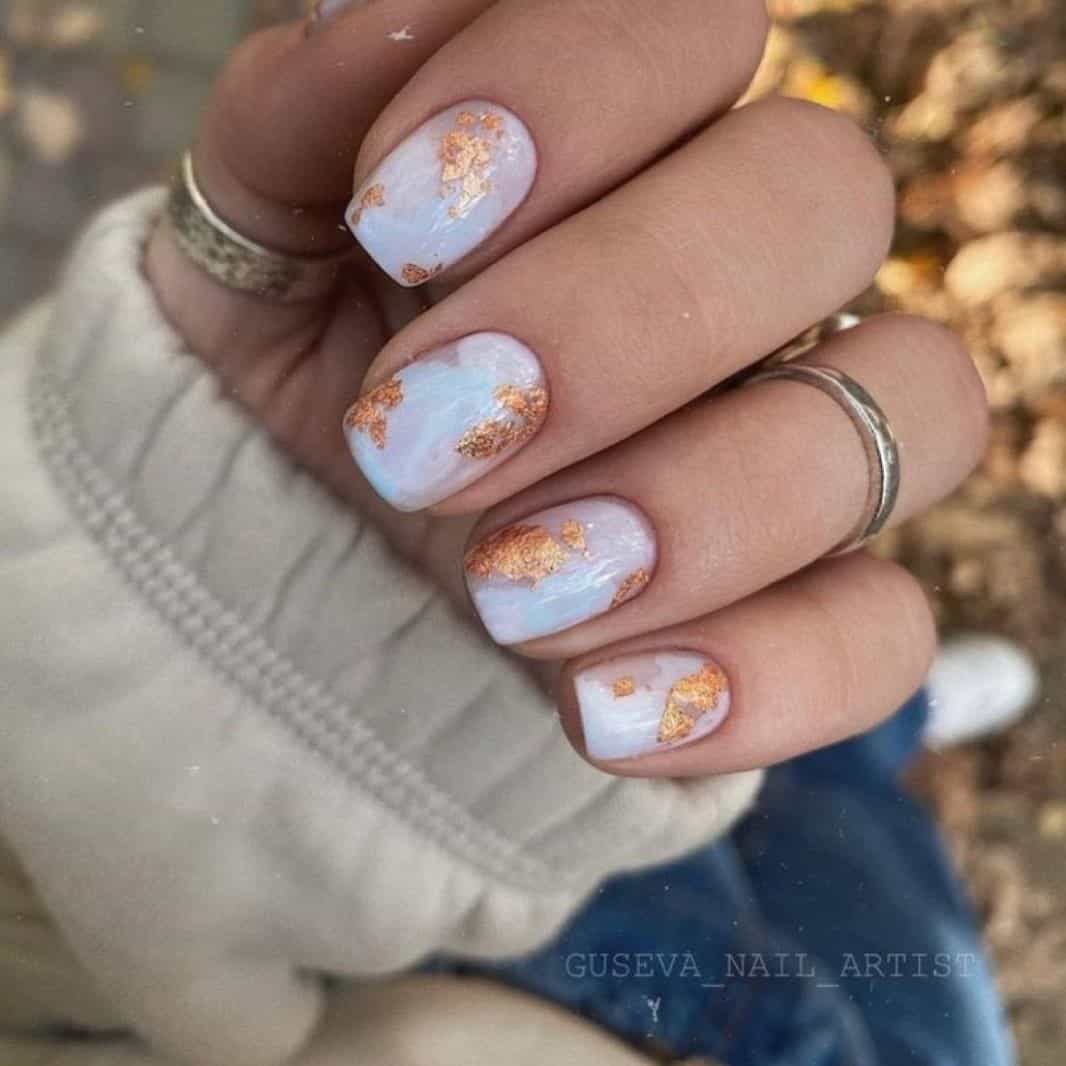 Short Brown Fall Nails With Leaf Symbol