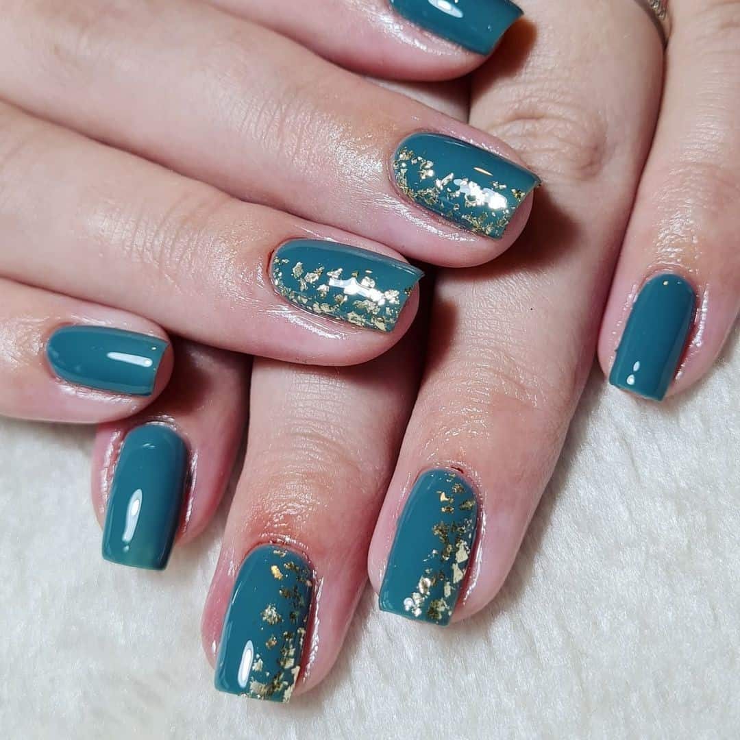Short Green Winter Nails With Gold