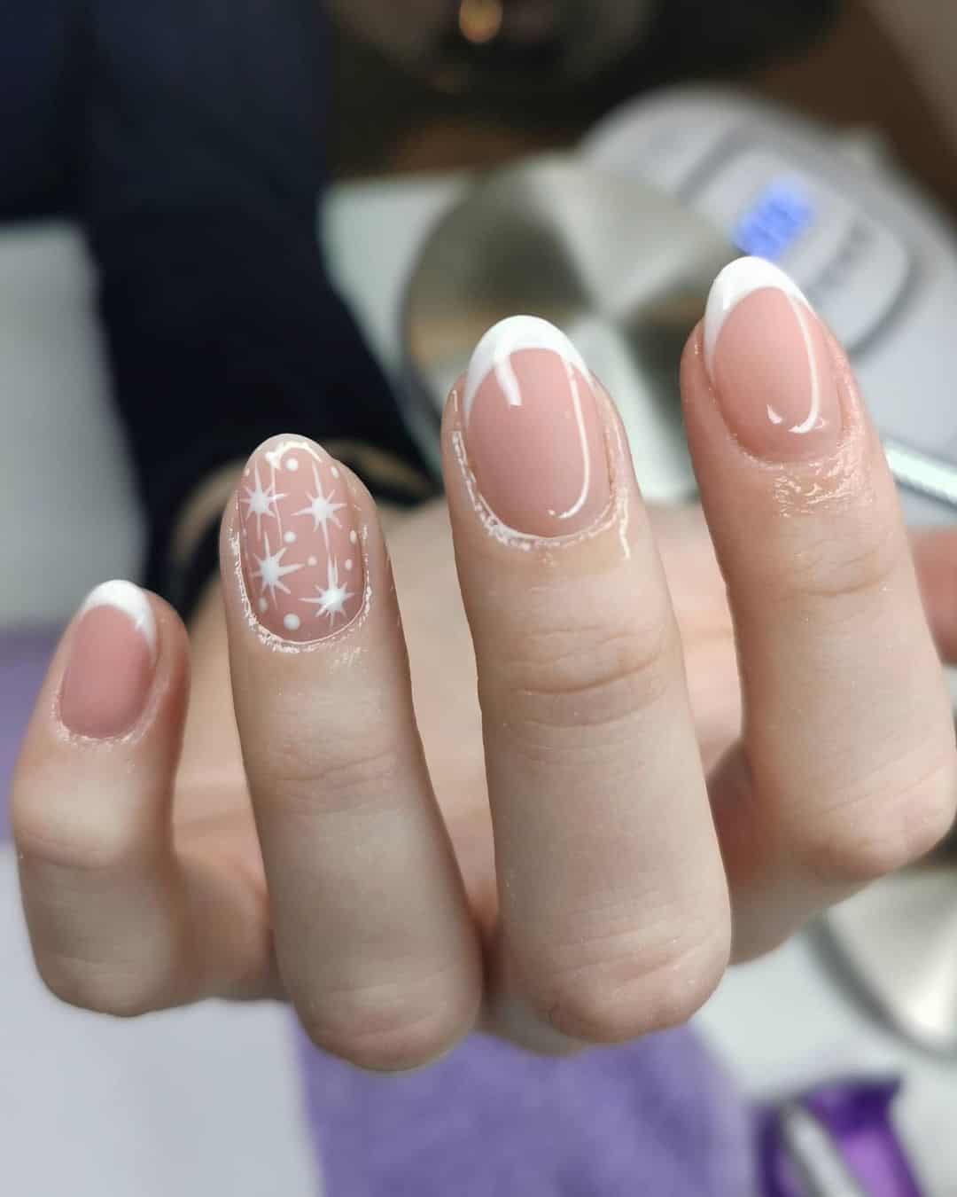 Short Oval French Winter Nails