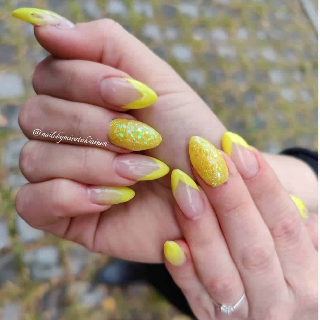 Yellow Nail Designs With Glitter
