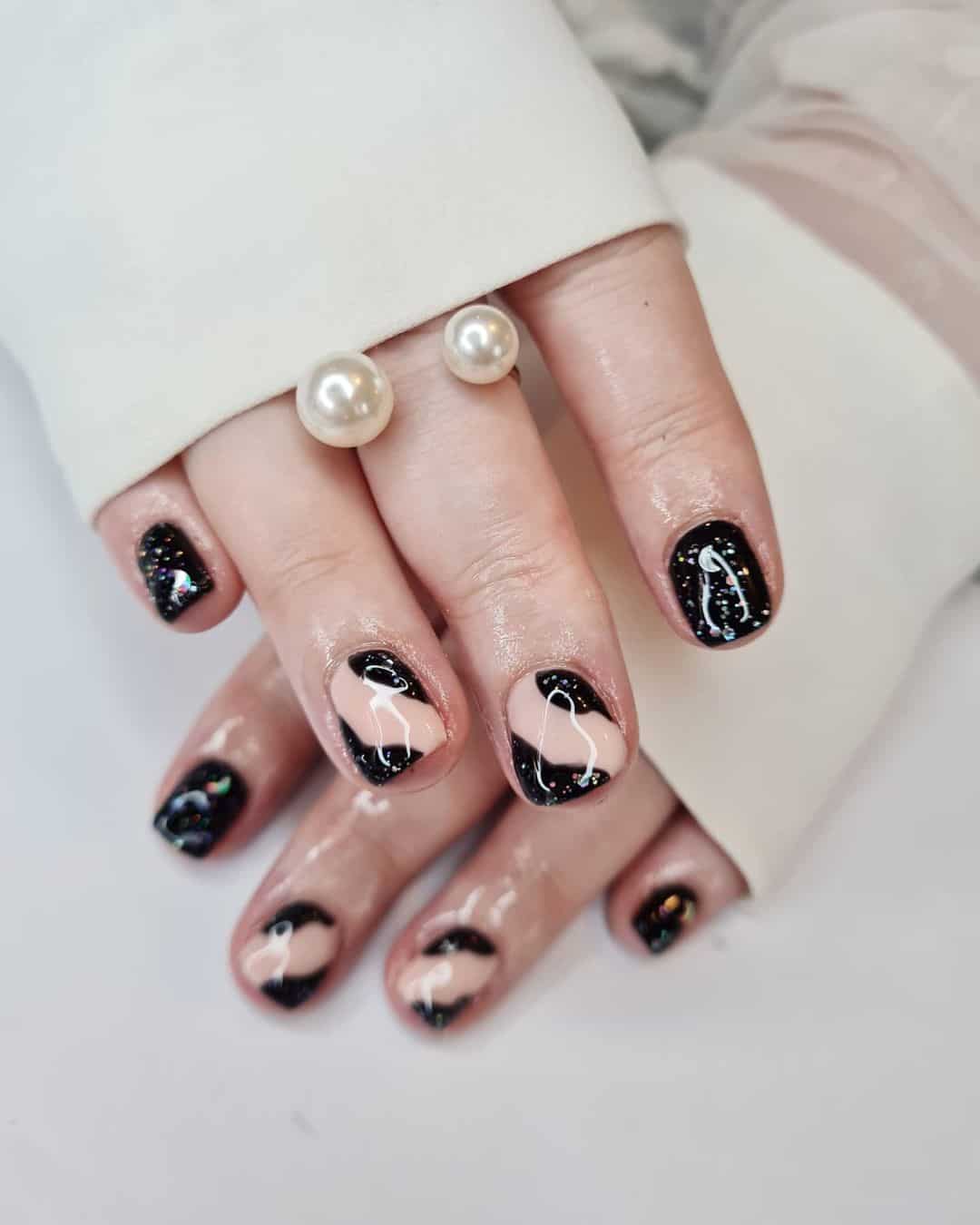 Black & White Line Manicure