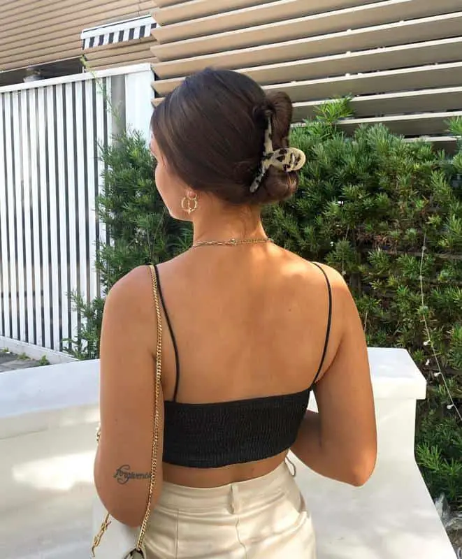 30 Claw Clip Hairstyles That Will Make You Look Stunning 4 Classic Bun with Clip Claw