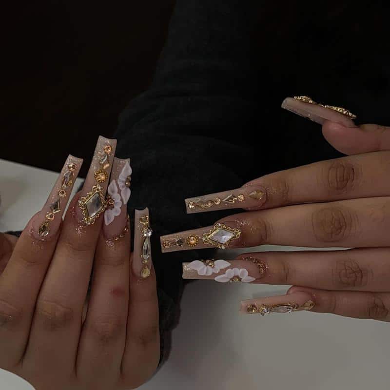 32 Elegant Nail Design With Rhinestones (2022 Version) 10 Gold Rhinestones Nails