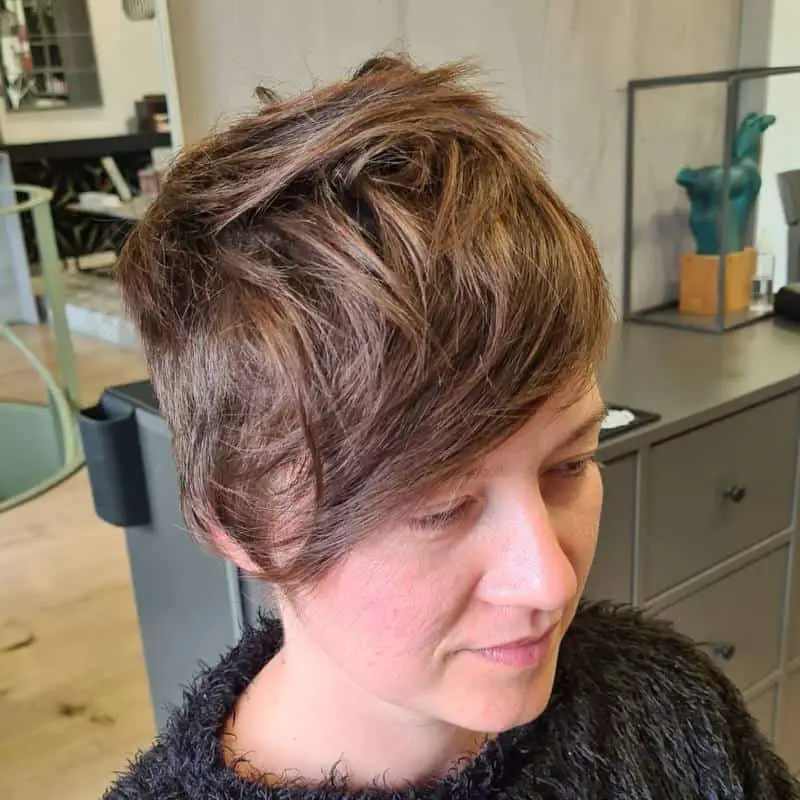 33 Perfect Pixie Cuts For Round Face That You Will Adore (2022 Version) 3 Layered Pixie