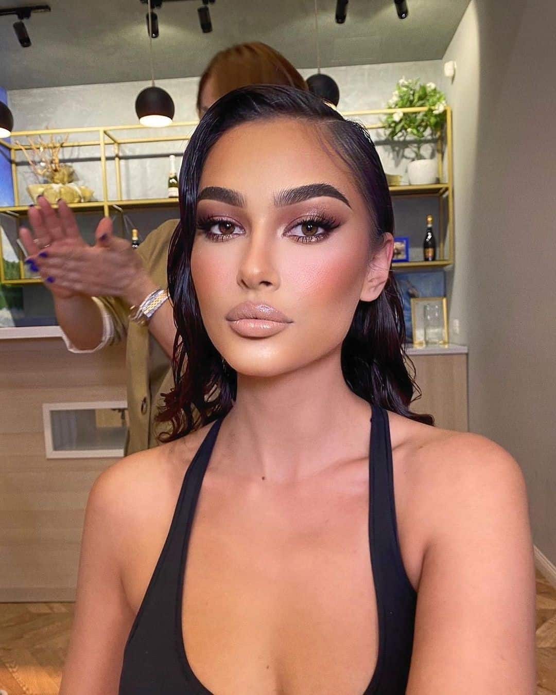 Top 30 Makeup Tips For A Round Face (Simple, Neutral & Everyday) 28 Night-out Feminine Makeup Smokey Look