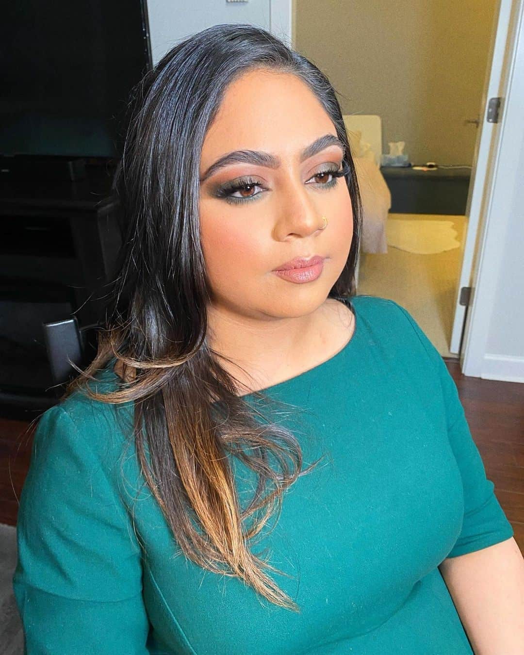 Top 30 Makeup Tips For A Round Face (Simple, Neutral & Everyday) 22 Night-out Makeup Inspo
