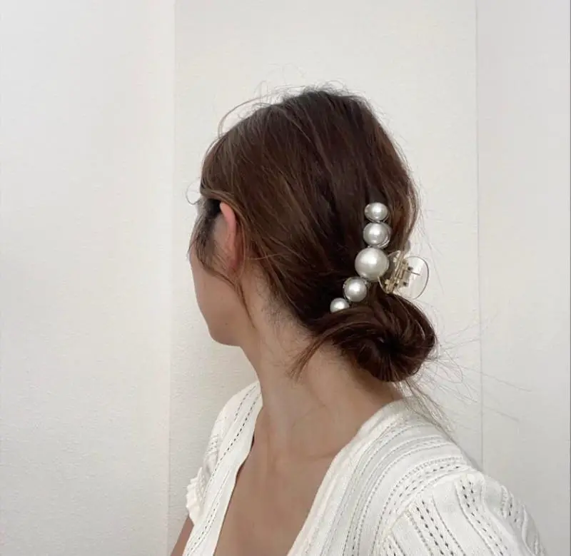 30 Claw Clip Hairstyles That Will Make You Look Stunning 19 Pearls In Hair