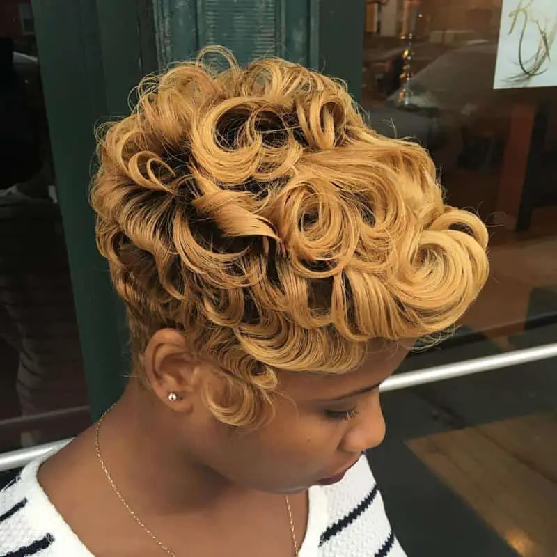 33 Perfect Pixie Cuts For Round Face That You Will Adore (2022 Version) 21 Pixie Cut For Round Face Curly Hair