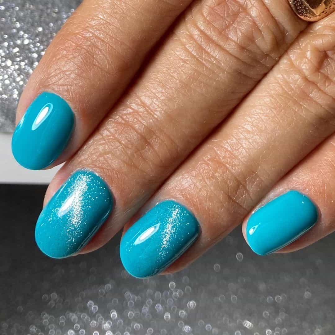 Short Oval Blue Cat Eye Nails