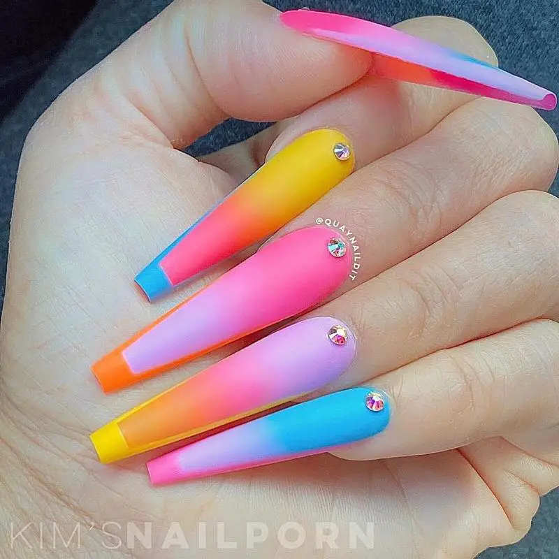 32 Elegant Nail Design With Rhinestones (2022 Version) 2 Simple Rhinestone Nail Designs