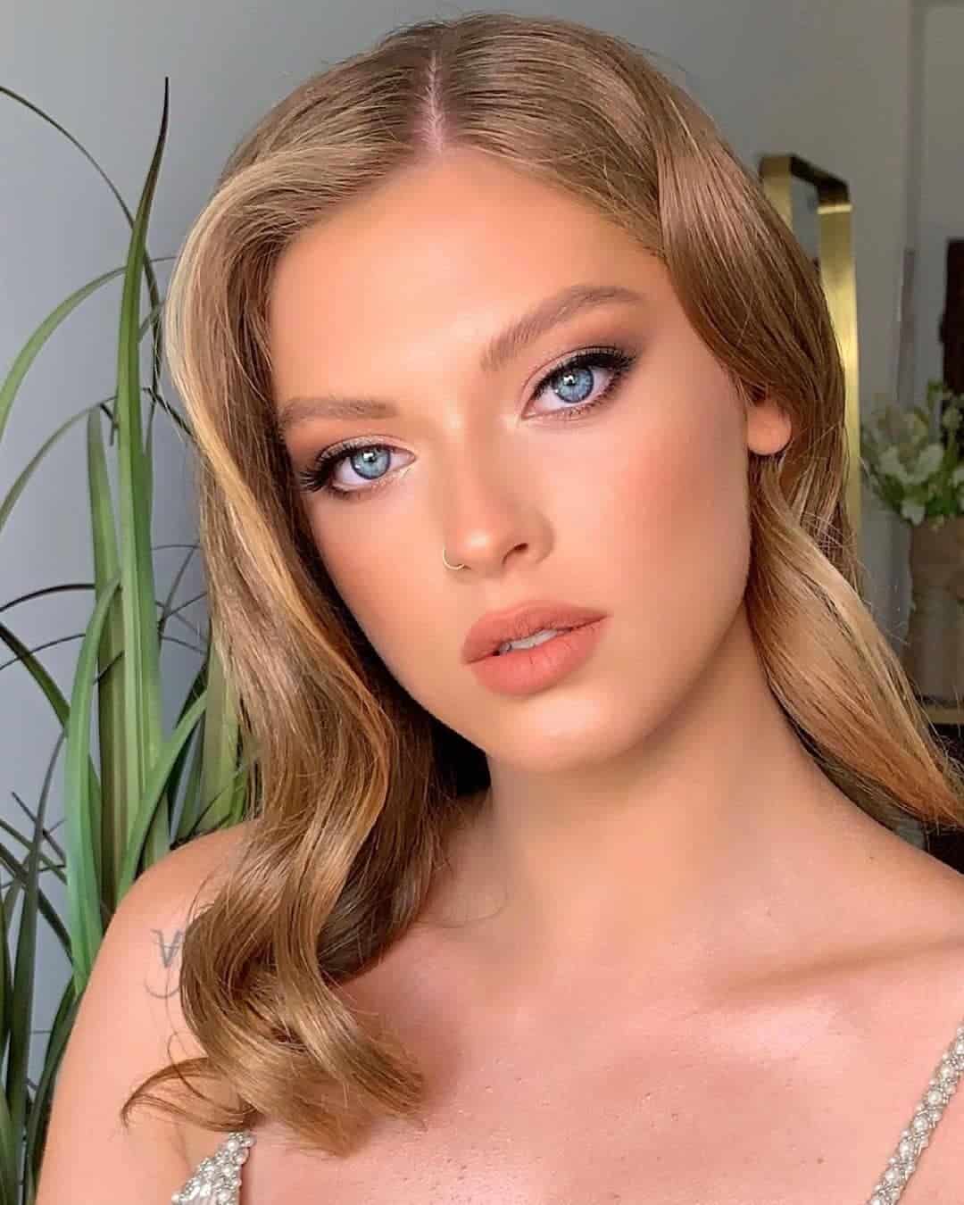 Top 30 Makeup Tips For A Round Face (Simple, Neutral & Everyday) 14 Subtle Makeup For Young Women