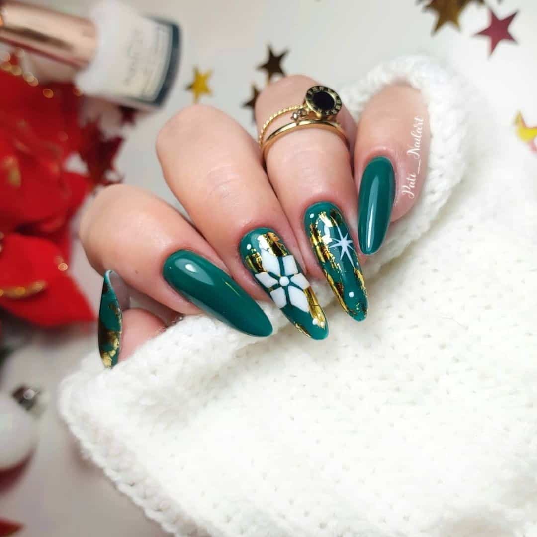 35 Elegant Christmas Acrylic Nail Design Ideas 2022 36 Almond Green Manicure Design