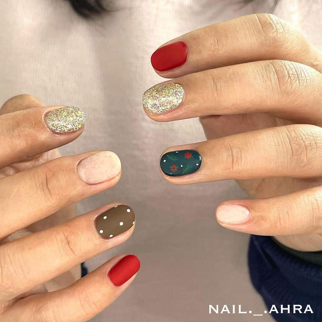 Top 31 Gorgeous Short Christmas Nail Design Ideas 26 Colorful Natural & Short Manicure
