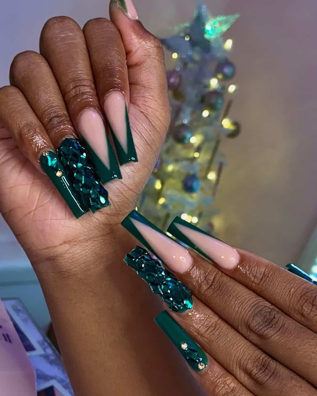 Dramatic Christmas Acrylic Nails Coffin Green Mani