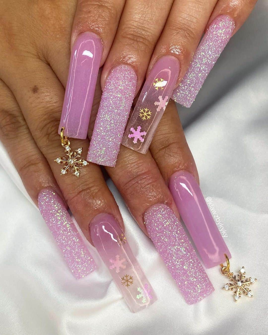 35 Elegant Christmas Acrylic Nail Design Ideas 2022 7 Long Coffin Light Pink Christmas Acrylic Nails