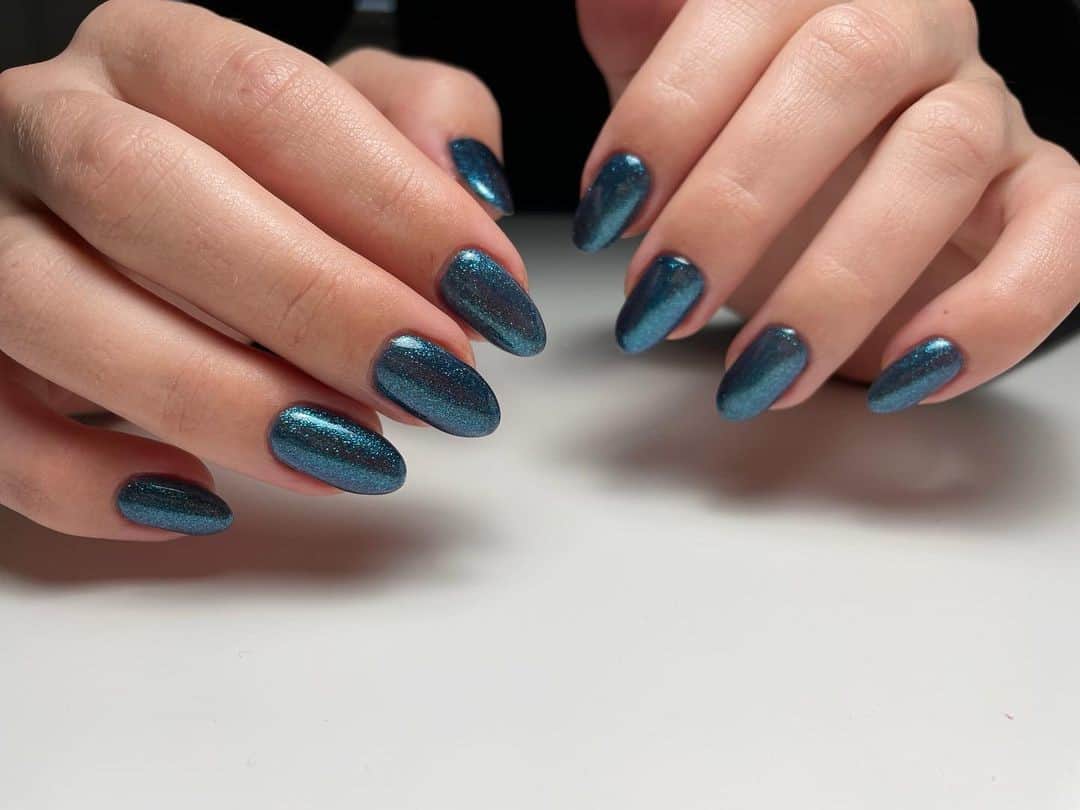 Top 31 Gorgeous Short Christmas Nail Design Ideas 22 Metallic Short Christmas Nails