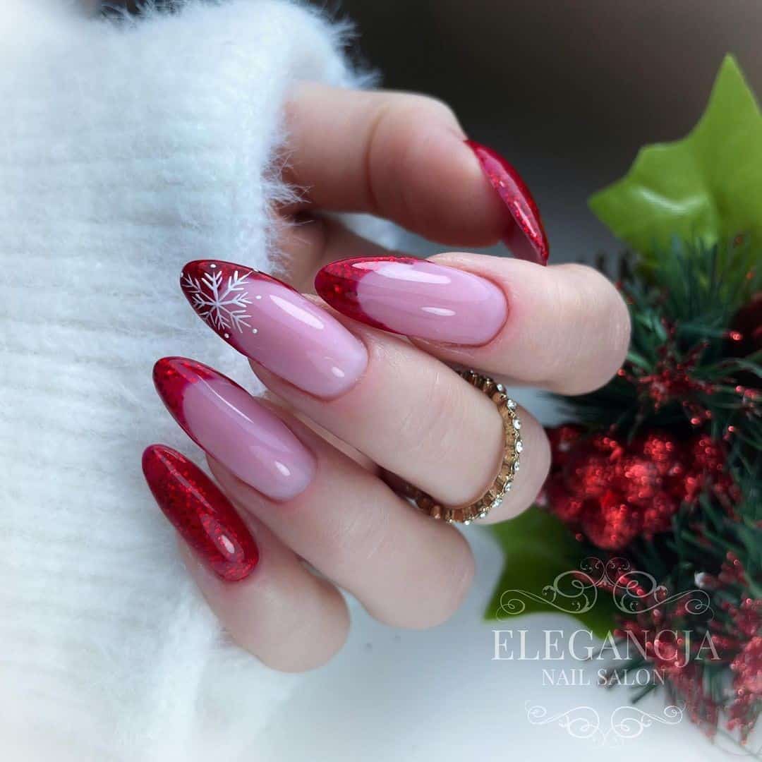 35 Elegant Christmas Acrylic Nail Design Ideas 2022 2 Oval Red Christmas Nails