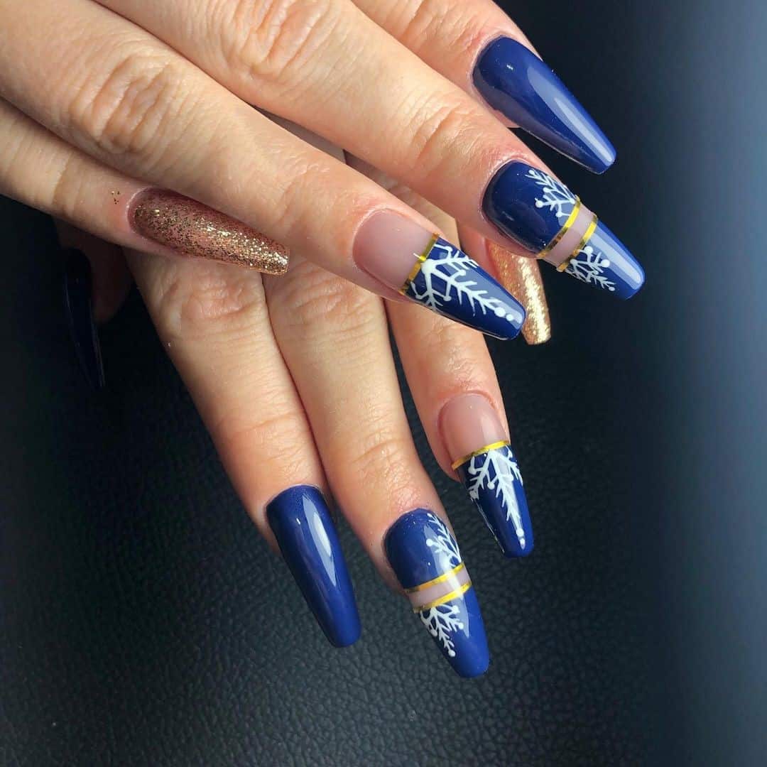 Pointed Blue Mani