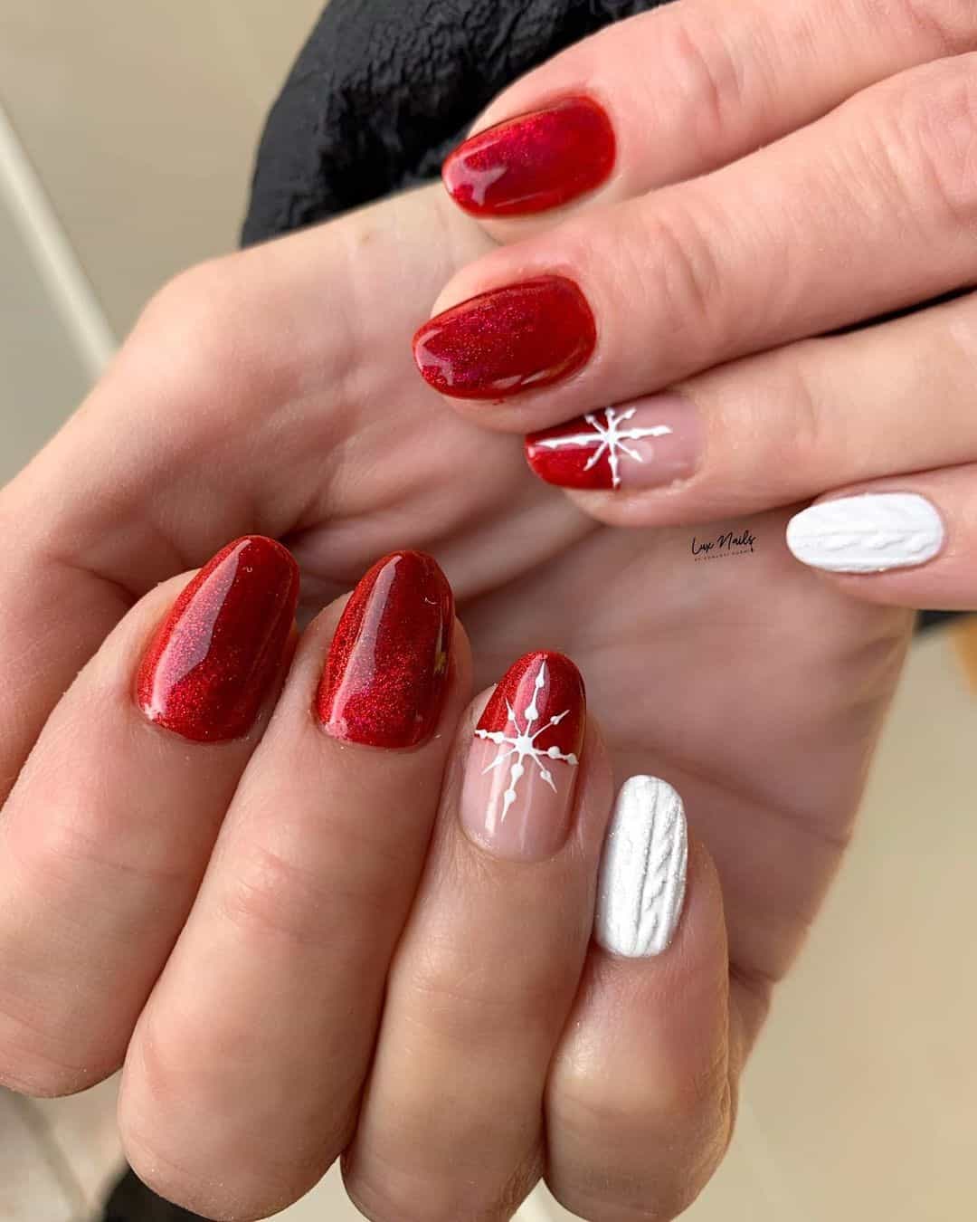 Short Natural Red Christmas Manicure