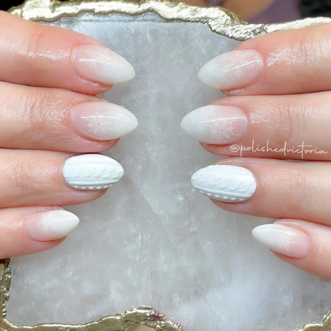 Top 31 Gorgeous Short Christmas Nail Design Ideas 3 White Christmas Nails